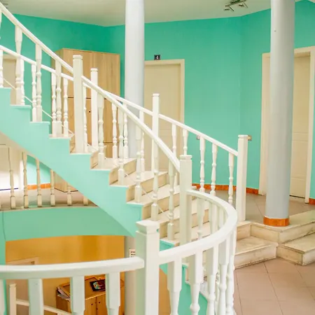 The Golden Rooster Hostal *