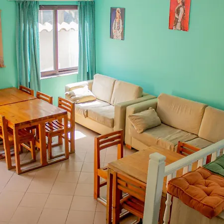The Golden Rooster Hostal Tirana