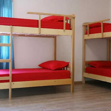 Hostel The Golden Rooster *