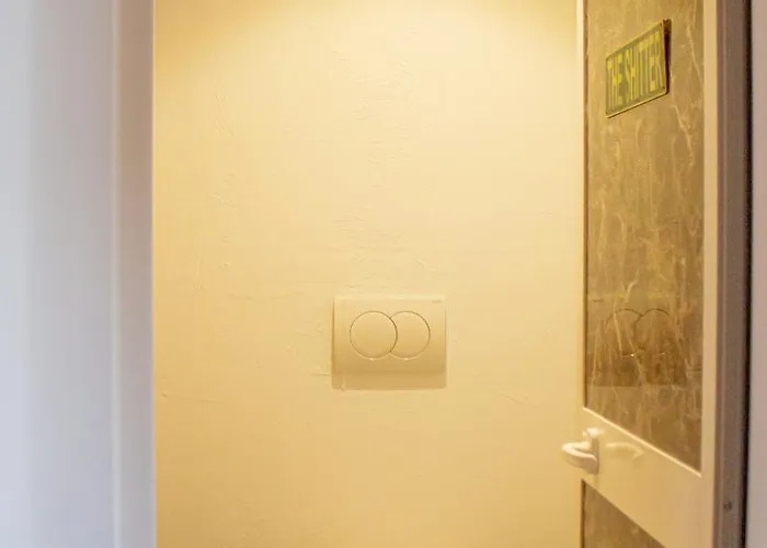 Hostel The Golden Rooster Tirana